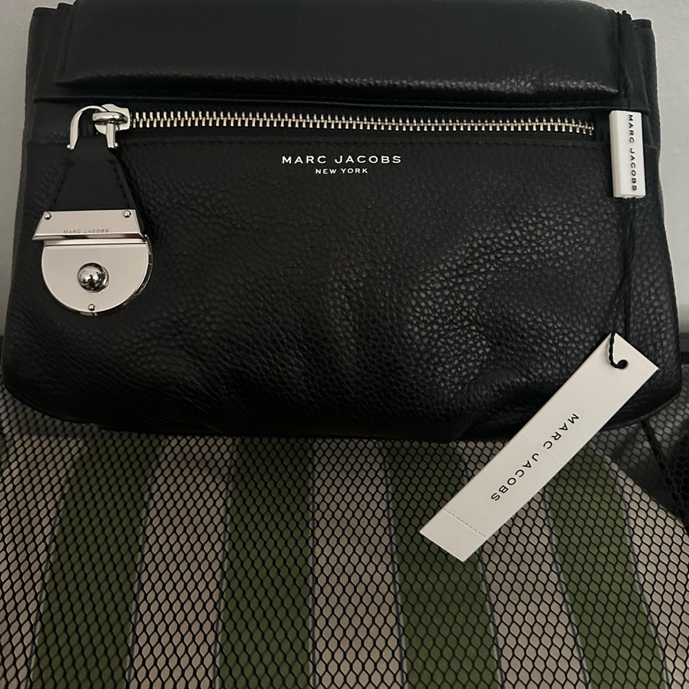 Marc Jacobs Black Leather Bag with Silver Detail - Picture 4 of 7